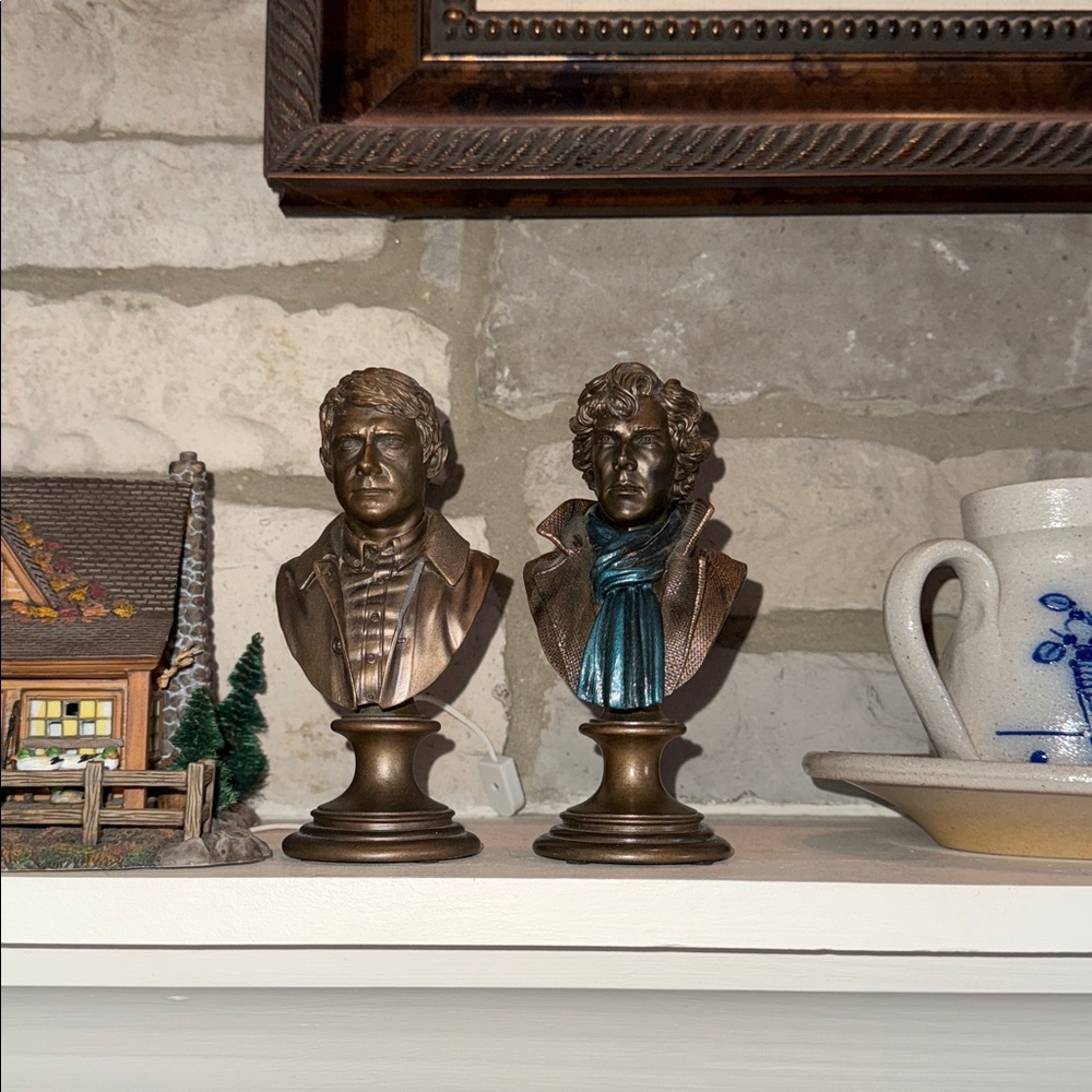 Sherlock Holmes and Watson BBC Busts of Characters - Picture 3 of 15